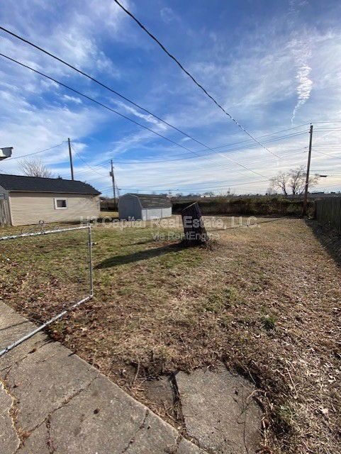 Building Photo - 8 Briarcliff Dr