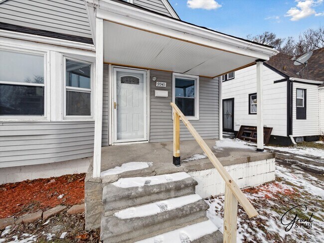 Building Photo - $1250 3 bedroom bungalow