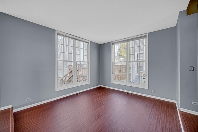 Building Photo - 436 W Parkside Dr