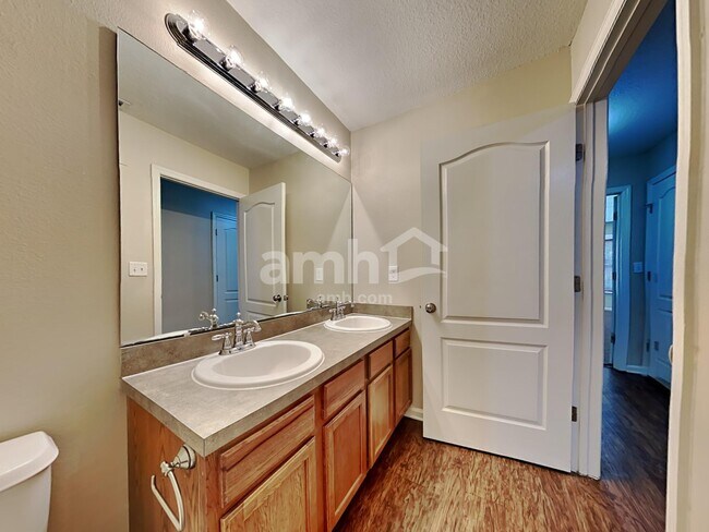 Building Photo - 86718 Cartesian Pointe Dr