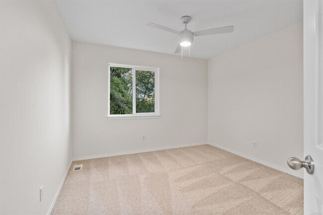 Building Photo - Spacious 4-Bedroom Home with Scenic Views & Versatile Living Spaces