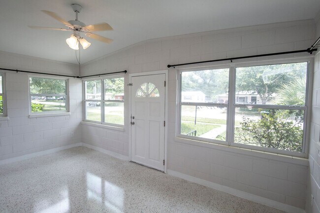 Building Photo - 2510 Roxbury Rd