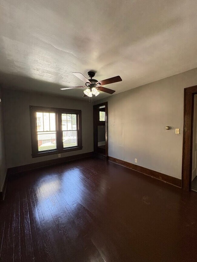 Building Photo - 2549 Elmwood St