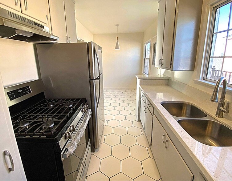 Building Photo - 4403 1/2 W Exposition Blvd