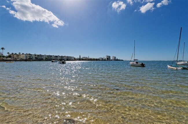 Building Photo - 2700 Bayshore Blvd