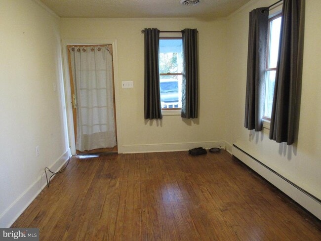 Building Photo - 203 W 5th Ave