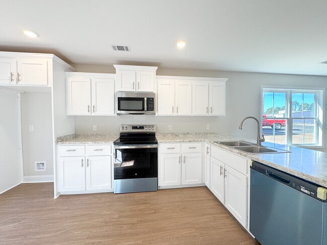 Building Photo - 113 Zetterower Rd