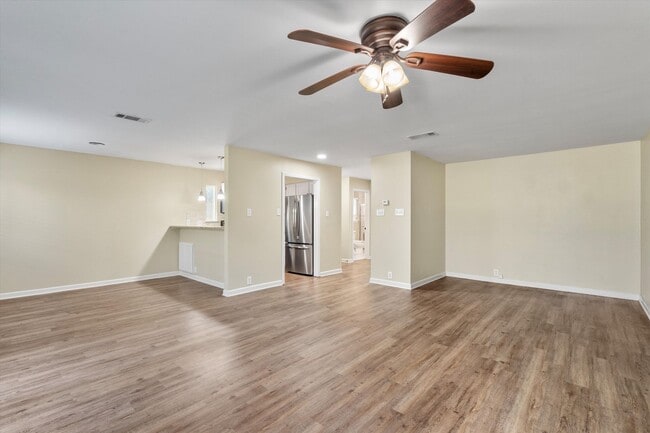 Building Photo - 6810 Deatonhill Dr