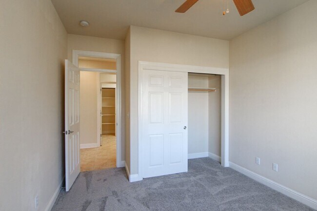 Building Photo - Spacious Home Near Mountain View School wi...