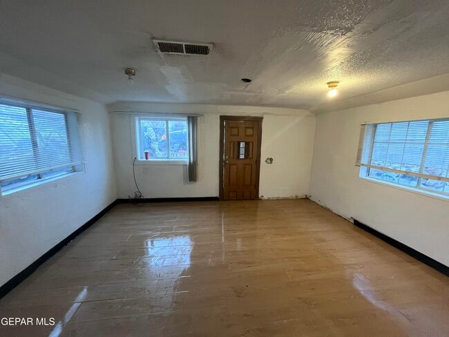 Building Photo - 6389 Salas Ln