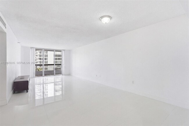 Building Photo - 19195 Mystic Pointe Dr