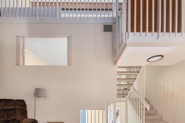 Building Photo - 115 Beechnut St