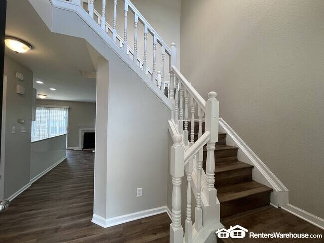 Building Photo - Fully Updated 3 Bedroom Condo in Universit...