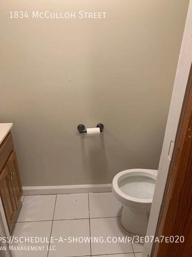 Building Photo - Enormous Rowhome in Madison Park - Close t...