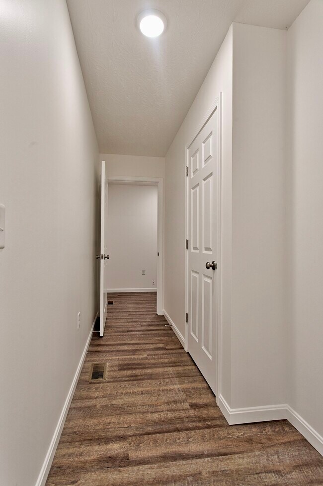 Building Photo - 159 Zachary Dr