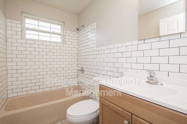 Building Photo - 5442 Lofino Ct