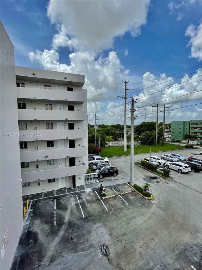 Building Photo - 6060 W 21st Ct