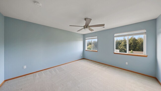 Building Photo - 3 Bed 2.5 Bath - Fireside - NAS Whidbey - Groups