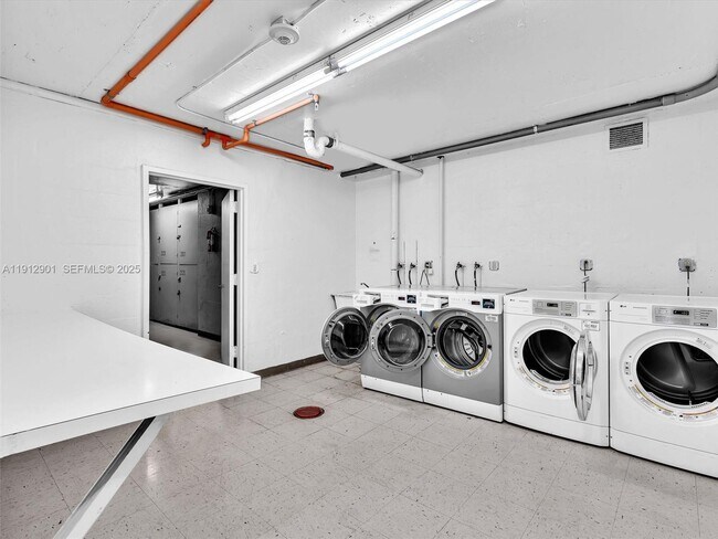 Building Photo - 2030 S Ocean Dr