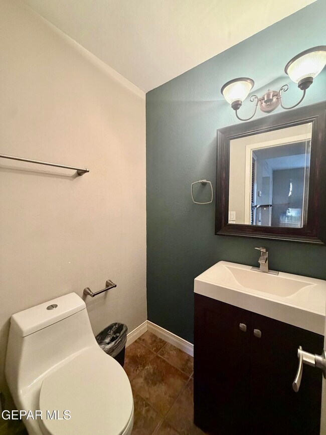 Building Photo - 11105 La Quinta Pl