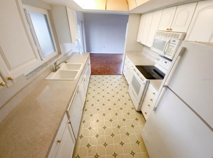 Building Photo - 4474 Lake Blvd