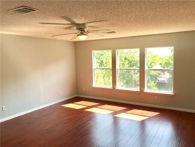 Building Photo - 2516 Stapleford Dr