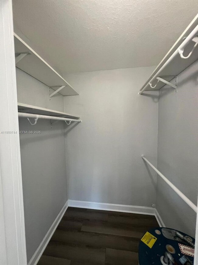 Building Photo - 924 SE 2nd St