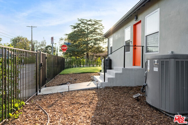 Building Photo - 5500 Morella Ave