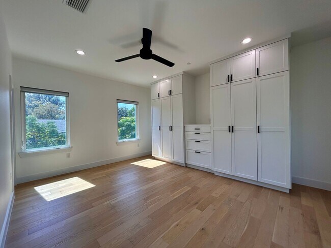 Building Photo - 4010 Clawson Rd