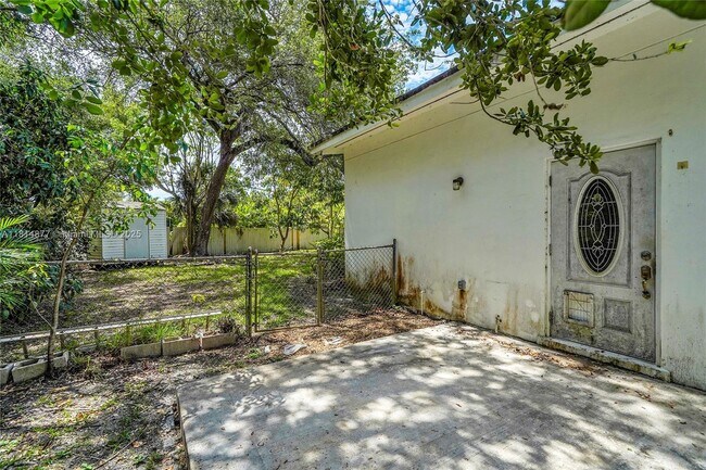 Building Photo - 12101 SW 68th Ct