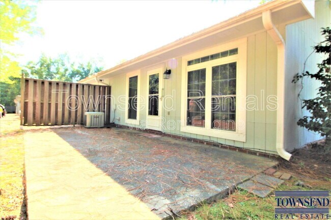 Building Photo - 2712 Helaman Ct