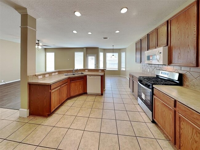 Building Photo - 2914 Acacia Fair Ln