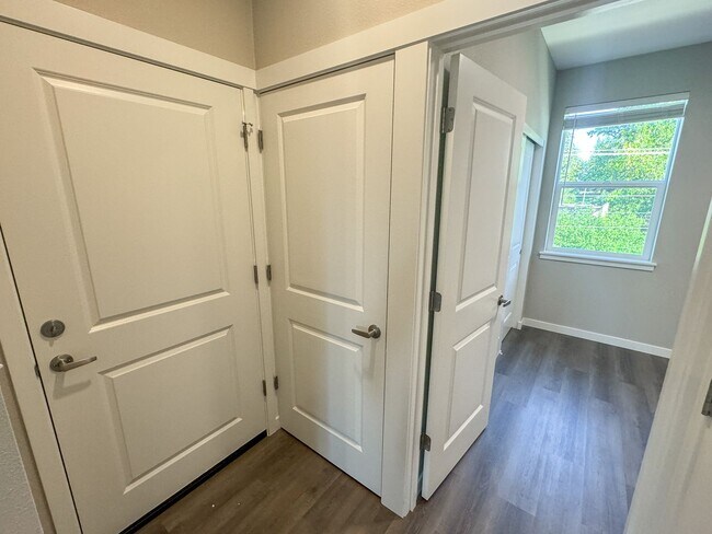 Building Photo - SAW3781