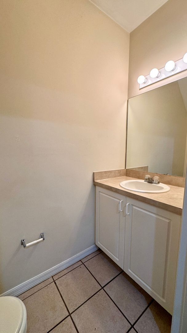 Building Photo - The Greens 2BR Townhome with garage!
