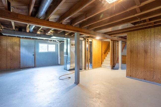 Building Photo - 4 New Sugar Creek Rd