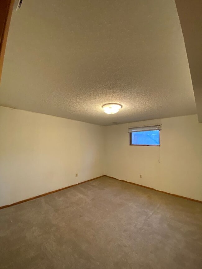 Building Photo - Large 2640 sq. ft. Single Family Home for Rent! - 4 Bedroom, 2 Bathroom Located in Cheney!