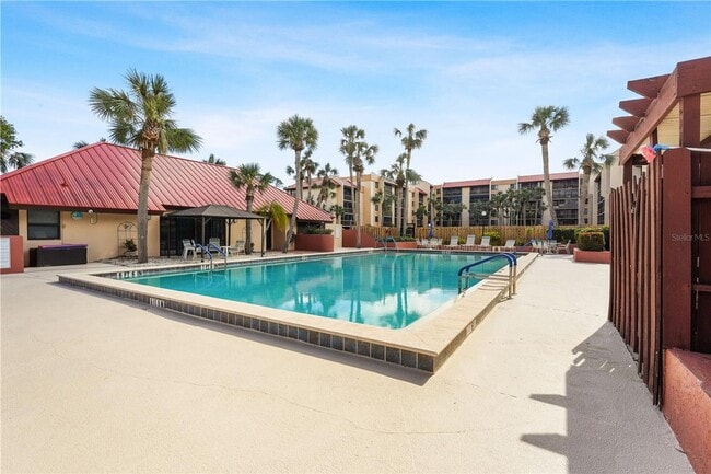 Building Photo - Beautifully Furnished Annual 2BR/2BA Condo...