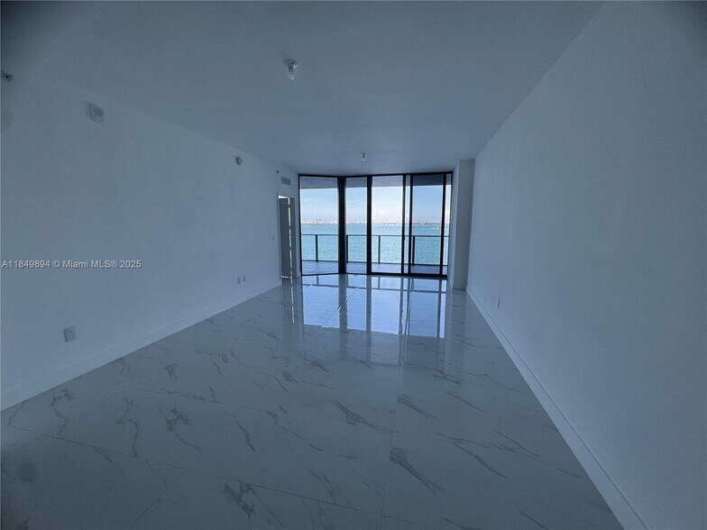 Building Photo - 700 NE 24th St