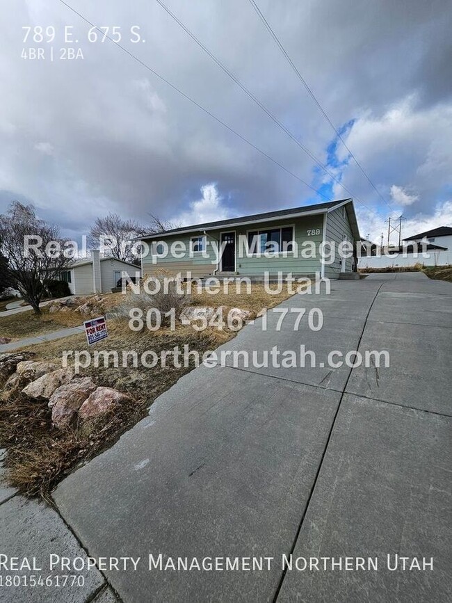 Building Photo - 4 Bedroom 2 Bath Home Now Available in Bri...