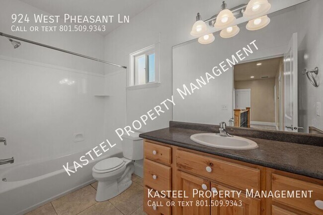 Building Photo - 924 W Pheasant Ln