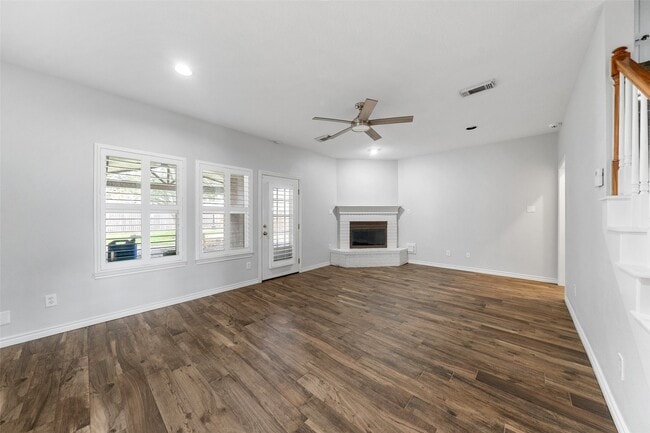 Building Photo - 1116 River Ct