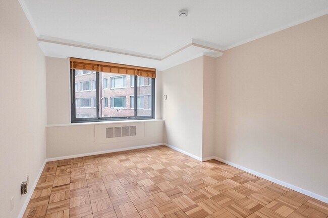 Building Photo - Charming 2 BR/1 BA Condo in Cathedral Heig...