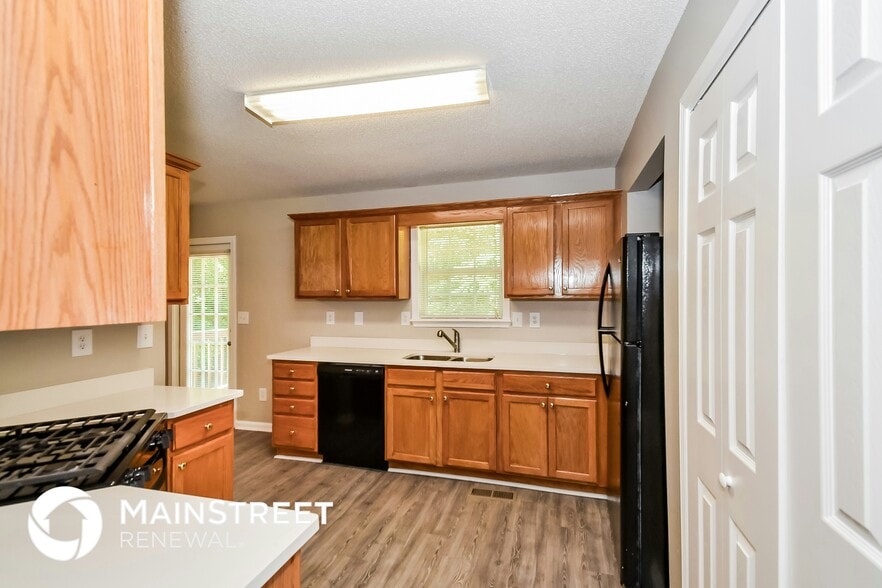 Building Photo - 522 Willow Creek Dr