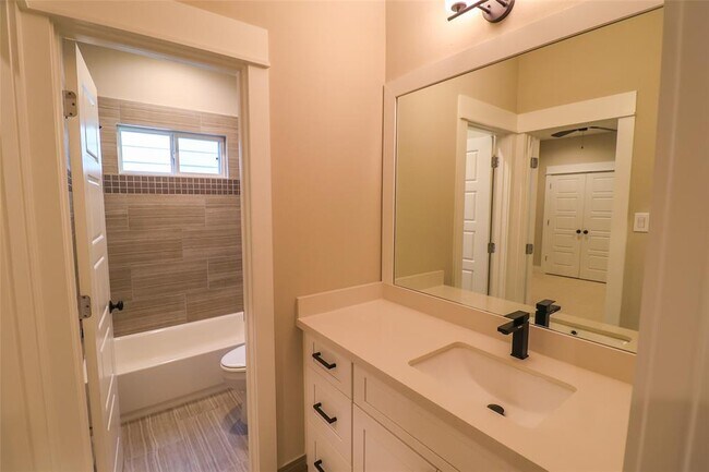 Building Photo - 5213 Pinemont Creek Ln