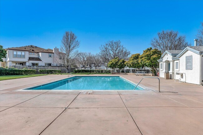 Building Photo - 929 Monarch Cir