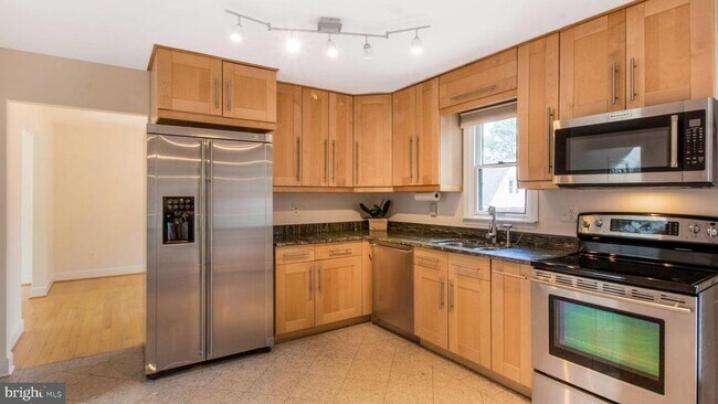 Building Photo - 8933 Colesville Rd