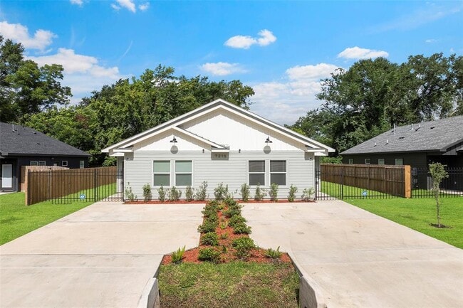 Building Photo - 7215 Tippett St