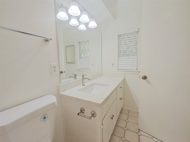 Building Photo - 4539 Acacia St