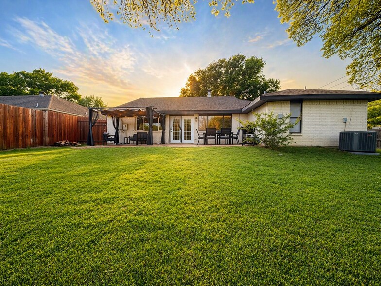 Building Photo - 3840 Horizon Dr