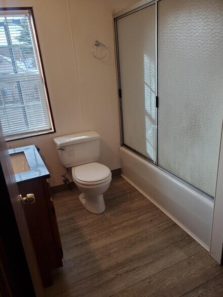 Building Photo - 374 Broad St